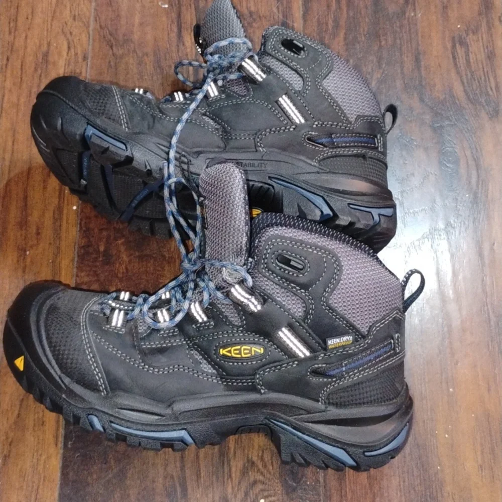 KEEN Kids Black and Gray Outdoor Ankle Boots